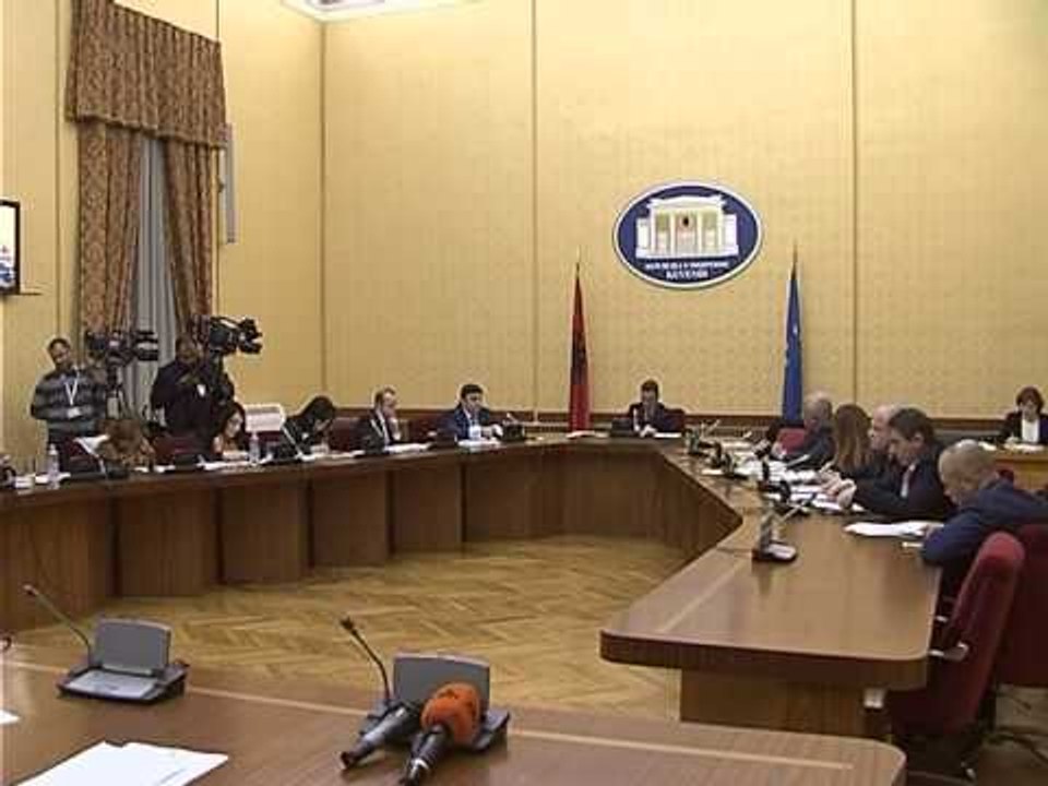 OPOZITA KUNDER DHENIES SE RRUGES SE KOMBIT ME KONCESION RENDON MBI SHQIPTARET LAJM