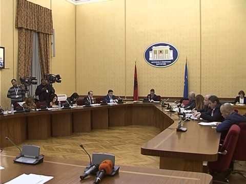 OPOZITA KUNDER DHENIES SE RRUGES SE KOMBIT ME KONCESION RENDON MBI SHQIPTARET LAJM