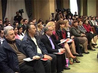 MINISTRJA NIKOLLA E KONSIDERON SFIDE TE KESAJ QEVERIE ARSIMIMIN E FEMIJEVE ROME LAJM