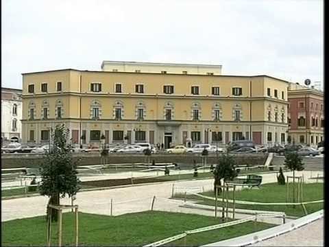 KOMISIONERI HAHN NESER NE TIRANE,MERR PJESE NE MBLEDHJEN MES BE SE DHE SHQIPERISE LAJM