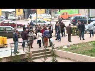 Banorët e pallatit "të lënë peng" - Top Channel Albania - News - Lajme