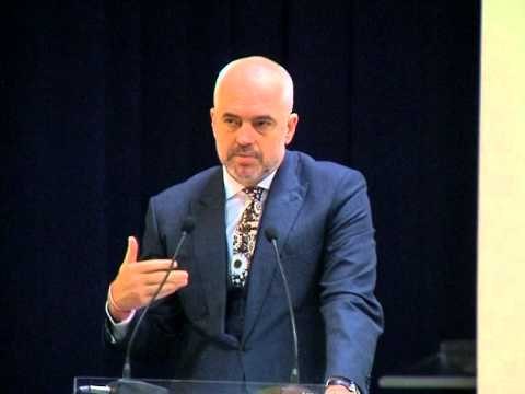 KLERIKET KATOLIKE EUROPIANE MBLIDHEN NE TIRANE PERSHENDET EDI RAMA SHQIPERIA SIMBOL LAJM