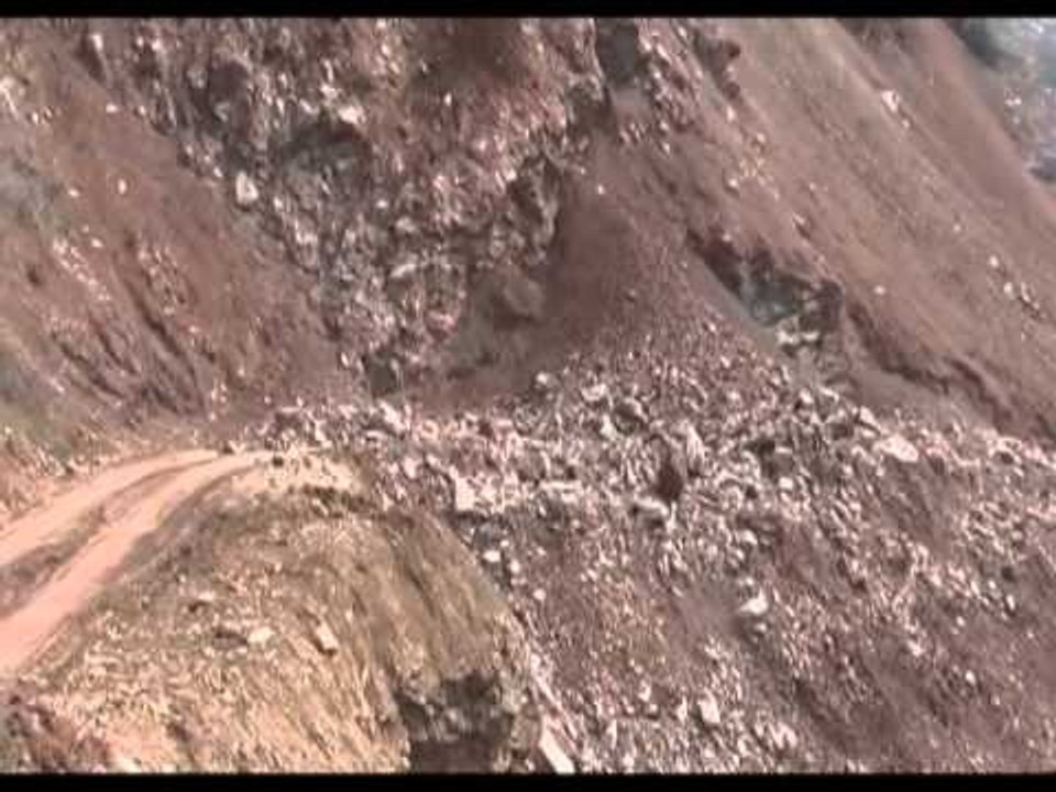 RRUGA KRUJE QAFE SHTAME VAZHDON E BLLOKUAR PREJ NJE MUAJI NGA RRESHQITJA E DHERAVE LAJM