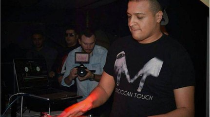 Dj Hamida ridiculise un douanier qui le prend pour un terroriste !