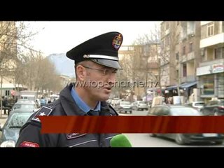 Rrugët të shndërruara në treg makinash - Top Channel Albania - News - Lajme