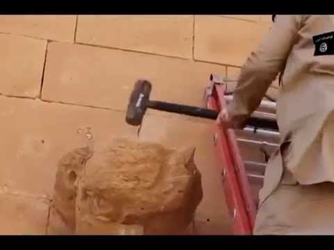 MILITANTE TE “ISIS” KANE SHKATERRUAR STATUJAT NE QYTETIN E VJETER “HATRA” LAJM