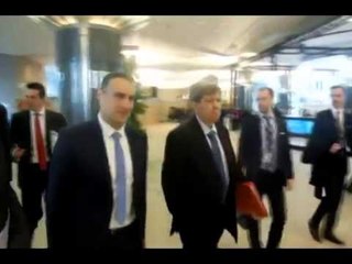 HOYT YEE MBERRIN NE MAQEDONI PER TE NEGOCIUAR NE LIDHJE ME KRIZEN POLITIKE LAJM