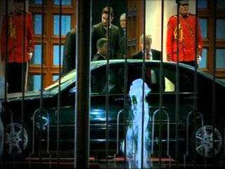 HALIM KOSOVA MJEKU I NJOHUR NGA DREJTOR I MATERNITETIT NE LUFTE PER BASHKINE E TIRANES LAJM