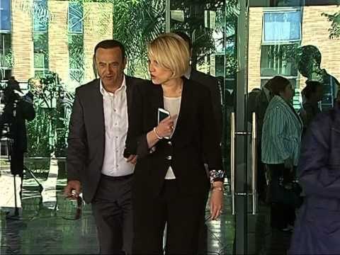 ERJON VELIAJ TAKIM ME GRUPIN E PUNES QE DO E MBESHTESE NE FUSHATEN PER TIRANEN LAJM