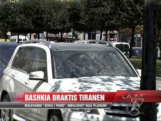 Bulevardi “Zogu i Parë”, mbulohet nga pluhuri - News, Lajme - Vizion Plus