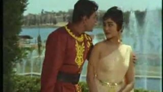 Etna Hai Tum Se Pyar Mujhe - FILM SURAJ