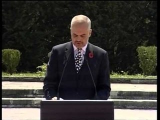 FUSHATA VAZHDON EDHE NE 5 MAJ NE DITEN E DESHMOREVE GJATE HOMAZHEVE LAJM