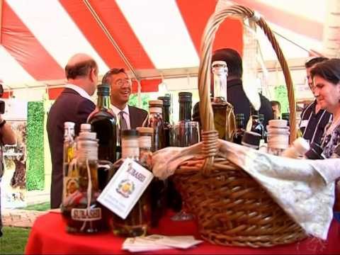 EKSPERTE AMERIKANE NE NDIHME TE FERMEREVE SHQIPTARE PER VAJIN E ULLIRIT LAJM