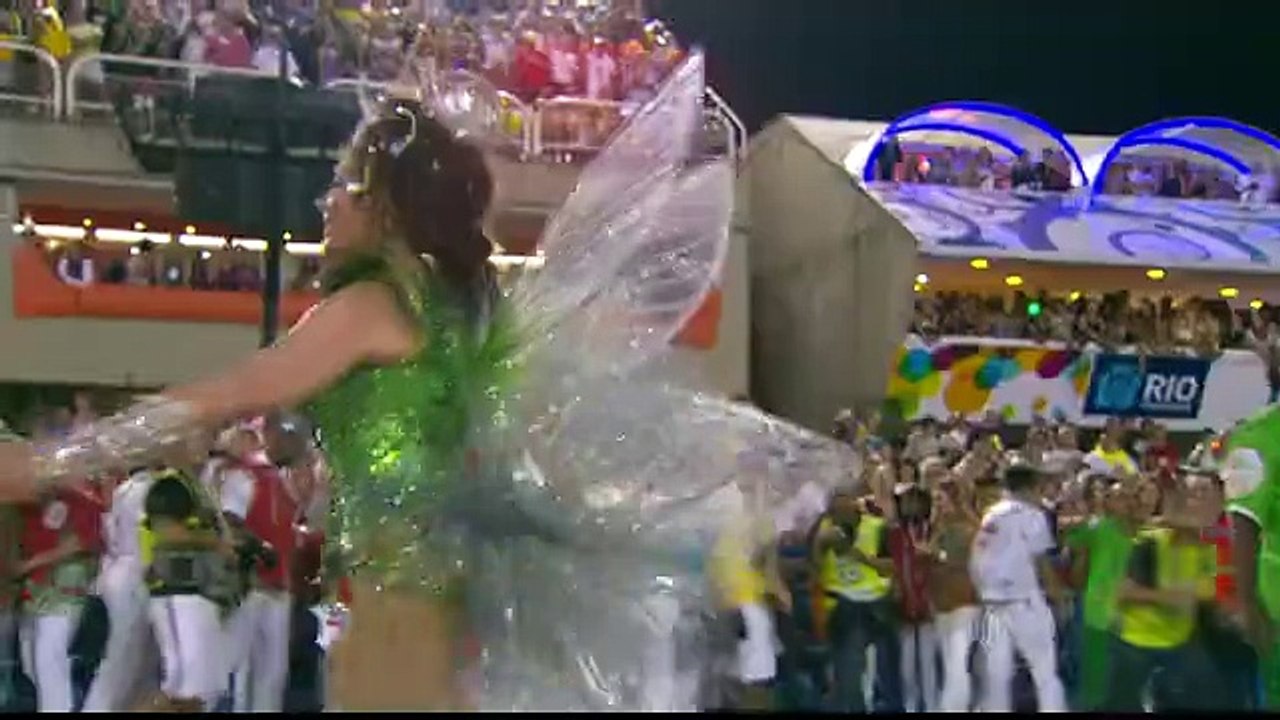 Christiane Torloni brilha como rainha da bateria da Grande Rio