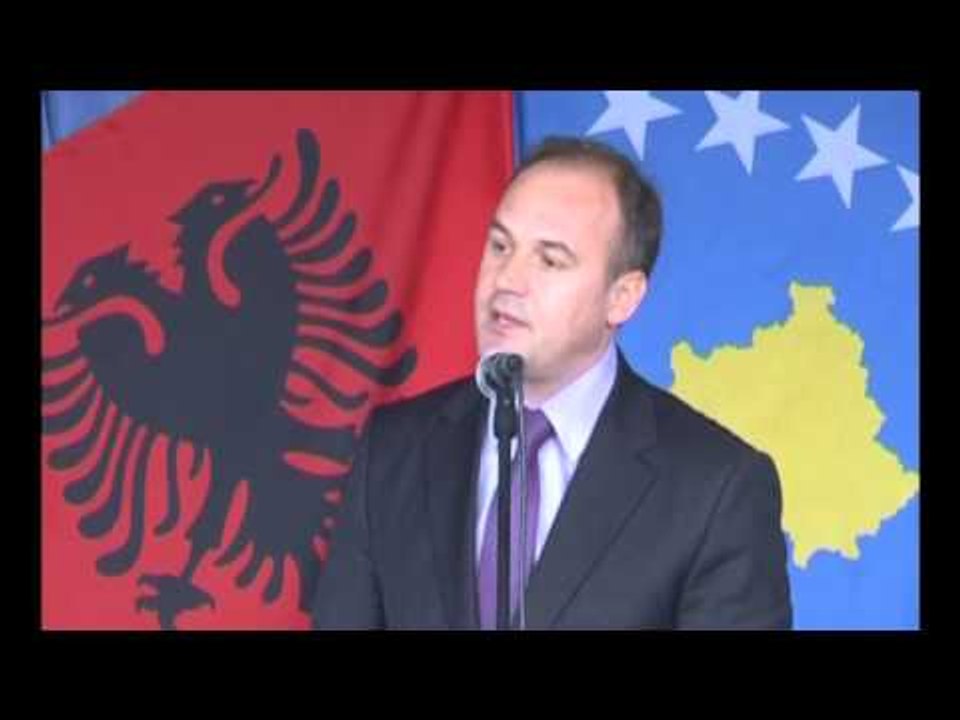 MINISTRI HOXHAJ VIZITON SHKOLLEN  PAVARESIA LAJM
