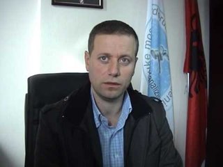 VIDHET KABLLI MBETET PA UJE NJE PJESE E FIERIT PER SHKAK TE GRABITJES LAJM