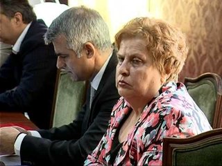TIRANA KOMENTON DOREHEQJET NE MAQEDONI GRUEVSKI KERKON QETESI PARA PROTESTES LAJM
