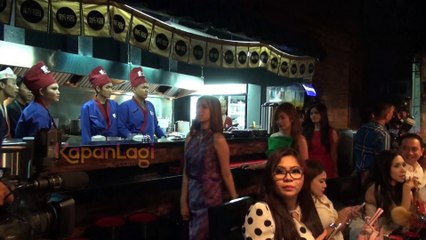 Suami Elly Sugigi Kerja Jadi Tukang Cuci Piring?