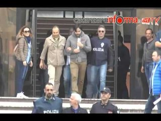 Скачать видео: TJETER SKANDAL TRUKIMESH TE NDESHJEVE NGA MAFIA NE ITALI,ARRESTOHEN 50 PERSONA LAJM