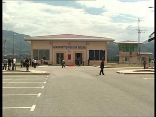 INSPEKTOHET AEROPORTI I KUKESIT,KOMPANIA HUNGAREZE “WIZZ AIR” SHFAQ INTERES LAJM