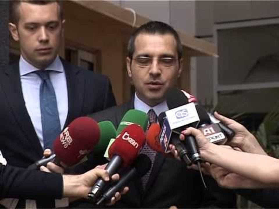 MINISTRI TAHIRI,“VAZHDOJ TE JEM NE KRYE TE DETYRES,NUK TREMBEM NGA KERCENIMET” LAJM