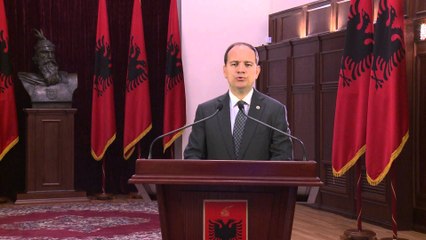 PRESIDENTI, MESAZH QYTETAREVE: MOS PRANONI TE SHISNI VOTEN