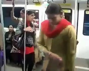 لاہو ر کی میٹرو بس میں انتہائی شرمناک ویڈ یو