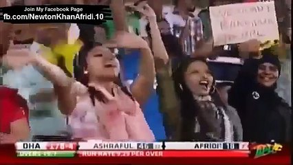 Скачать видео: Shahid Afridi 200 and 250 Meter Sixes to Shakib al Hasan in BPL 2012