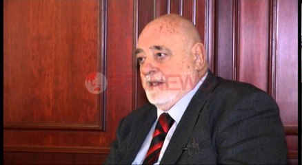 Stërnipi i Ismail Qemalit kritika qeverive: Në demokraci nderimet si në komunizëm - Ora News