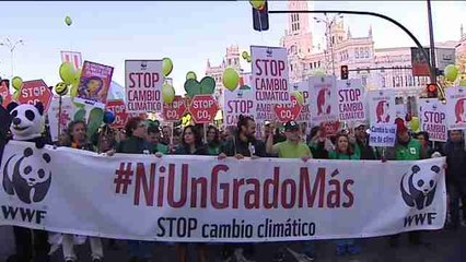 Miles de personas marchan en Madrid contra el cambio climático