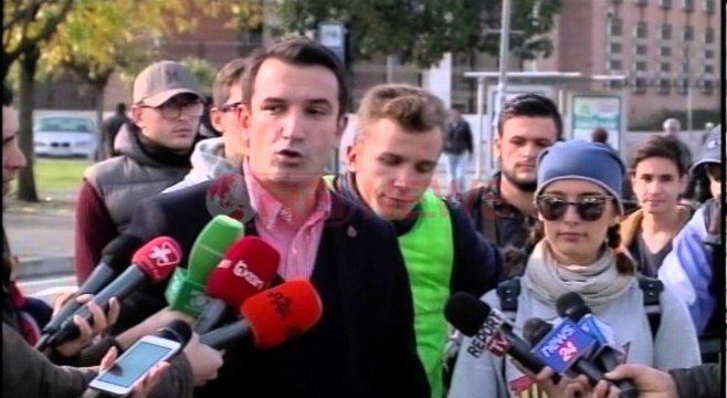 Pas rrezikut të shembjes së Pallatit, Veliaj thotë: E gjithë Selita e vogël ka nevojë për studim