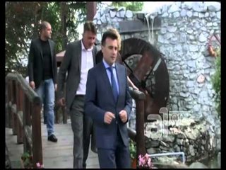 MAQEDONIA SHKON NE ZGJEDHJE,LIDERET POLITIK MBESHTESIN DEKLARATEN E HAHN LAJM