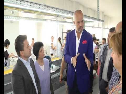 KRYEMINISTRI EDI RAMA SHEH NGA AFER PUNEN NE NJE FABRIKE KEPUCESH NE KAVAJE LAJM