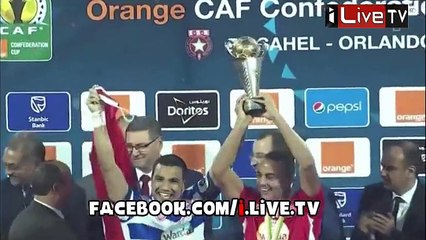 لحظة رفع النجم الساحلي لكأس الإتحاد الإفريقي