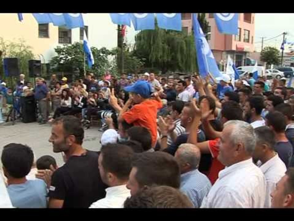PARTITE E VOGLA NE FUSHATE ME TAKIME DHE MITINGJE NE TE GJITHA RRETHET E VENDIT LAJM