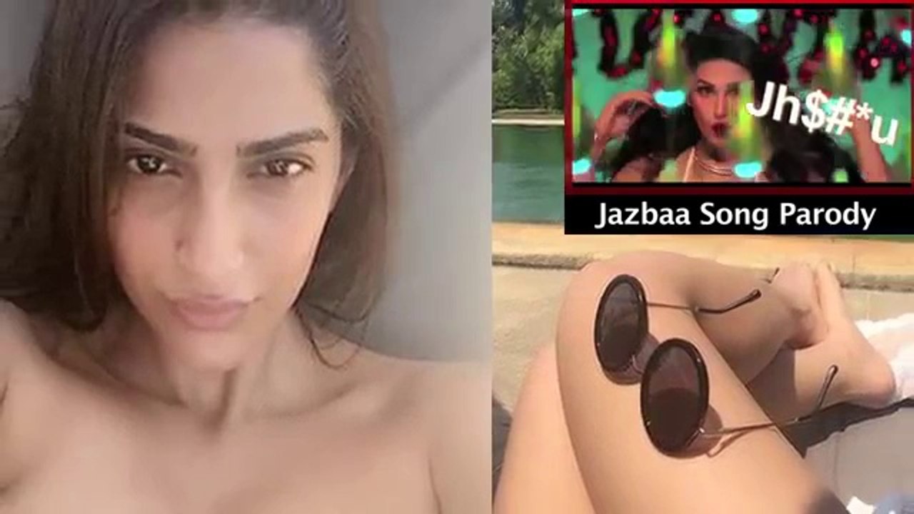 Sonam Kapoor Hot Cleavage Show In Goa Vacation Photos