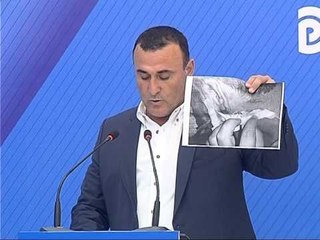 KANDIDATI I PD NE PEQIN AKUZON KUNDERSHTARET E TIJ PER PRESION DHE FYERJE LAJM