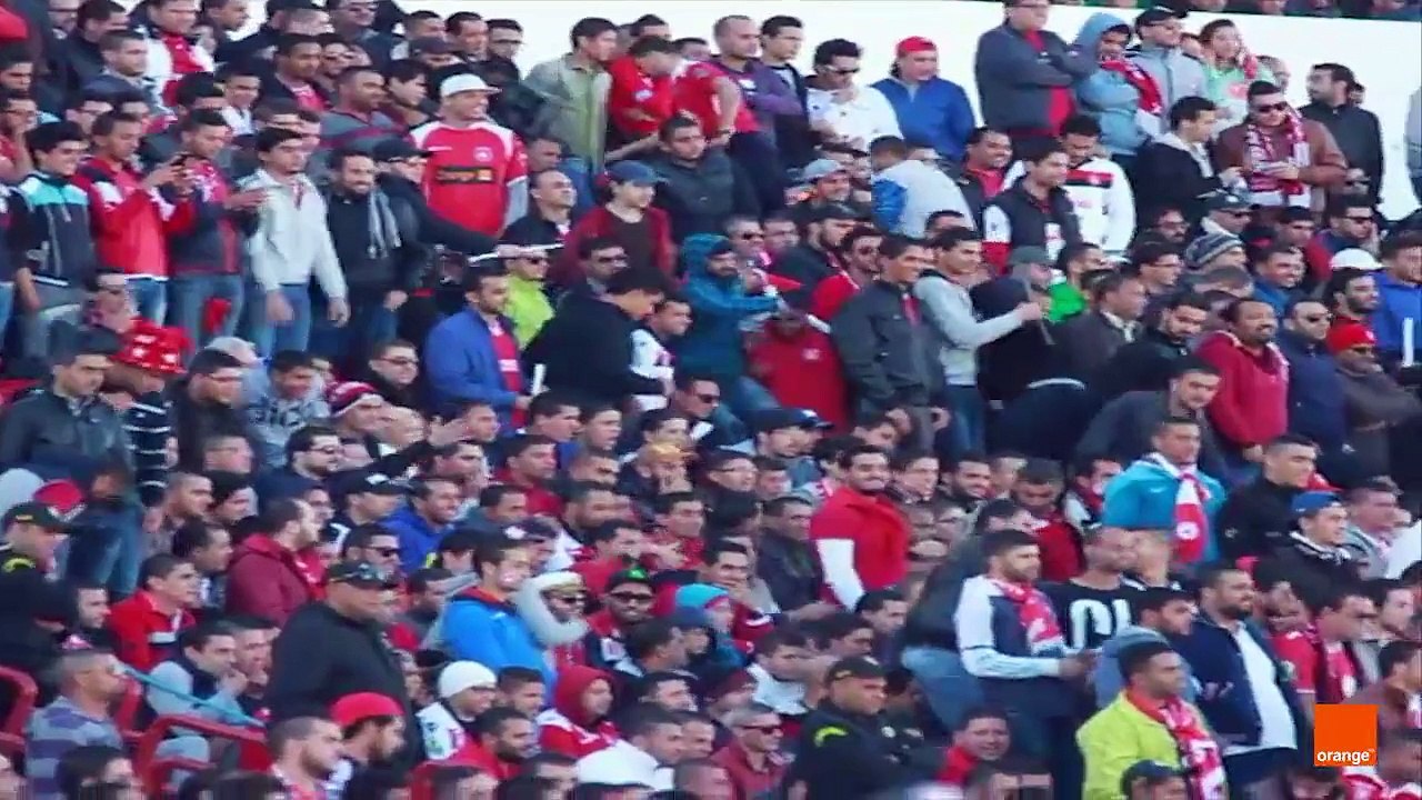 شاهد كيف تفاعل جمهور النجم بشكل رائع مع تشكيلة الفريق