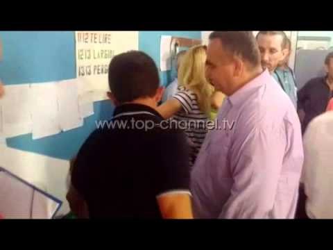 PA KOMENT - Kandidati i PBDNJ-së në Himarë, Alfred Bejleri, përplaset me një votuese