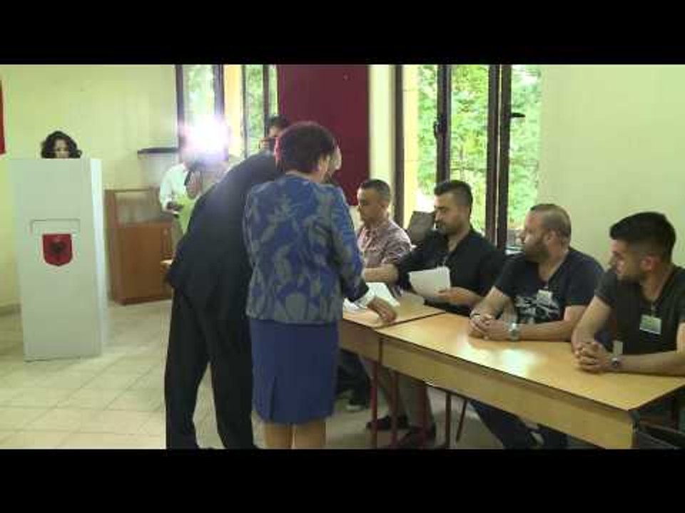 VOTOJNE KRERET E SHTETIT DHE POLITIKES