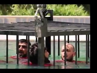 TJETER MASAKER E “ISIS”,5 TE BURGOSUR TE FUTUR NE NJE KAFAZ MBYTEN NE PISHINE LAJM