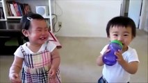Crianças riso contagiante. Crianças engraçadas rir