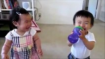 Enfants de rire contagieux. Enfants drôles rire