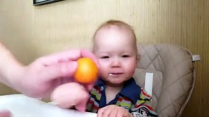 Вот как надо кормить ребёнка. Сообразительный отец