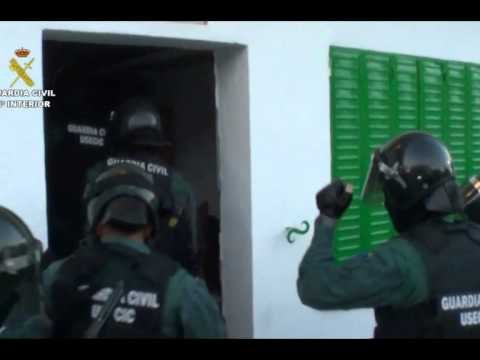 POLICIA SPANJOLLE SHKATERRON NJE GRUP NDERKOMBETAR DROGE,KAPEN 3 8 TON KOKAINE LAJM