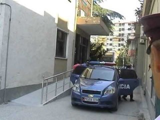 JEPET MASA E SIGURISE ARREST ME BURG PER TRE TE RINJTE PER VRASJEN NE MALLAKASTER LAJM
