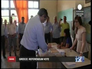 RRETH 10 MILIONE GREKE VOTOJNE NE REFERENDUM PER PLANIN E MASAVE TE EUROGRUPIT LAJM