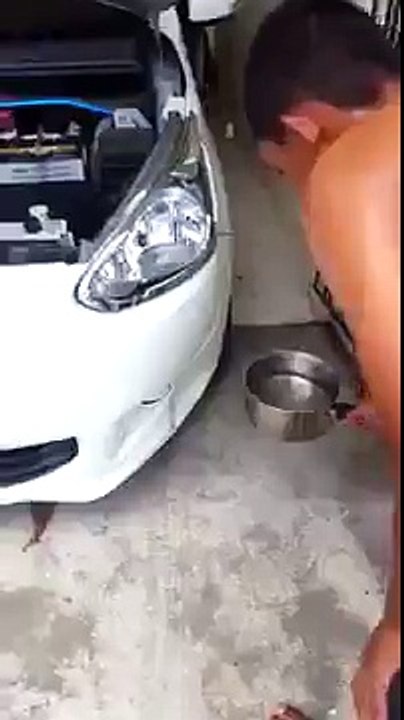 هكذا يتم إصلاح صدام السيارة بالماء الساخن !