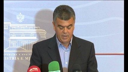 MINISTRI MJEDISIT LEFTER KOKA I BEN THIRRJE QYTETAREVE TE MBROJNE PYJET NGA ZJARRET LAJM