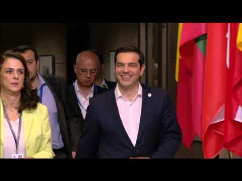 ALEXIS TSIPRAS BETEJE TJETER NE PARLAMENTIN GREK PER TE SIGURUAR SHUMICEN LAJM